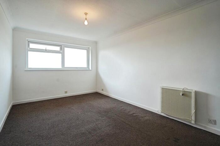2 Bedroom Flat For Sale In South Norwood Hill, London, SE25