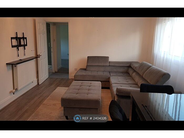 2 Bedroom Flat To Rent In Victoria Street, Livingston, EH54