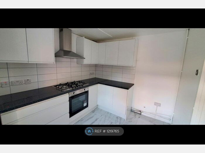 3 Bedroom Maisonette To Rent In Ordinance Road, London, E16