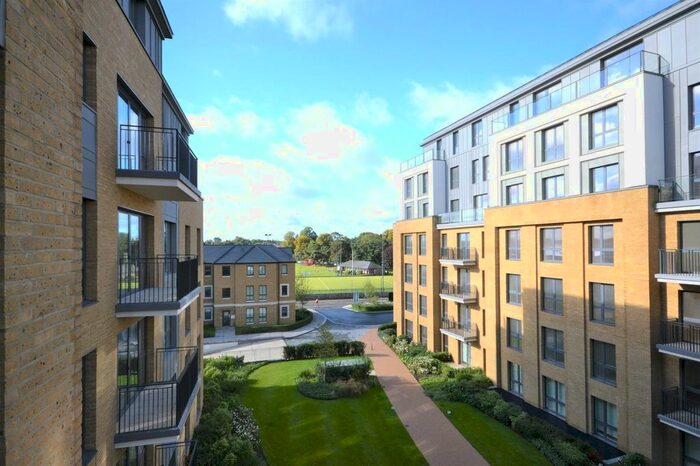 2 Bedroom Flat To Rent In Pinewood Gardens, Teddington, TW11