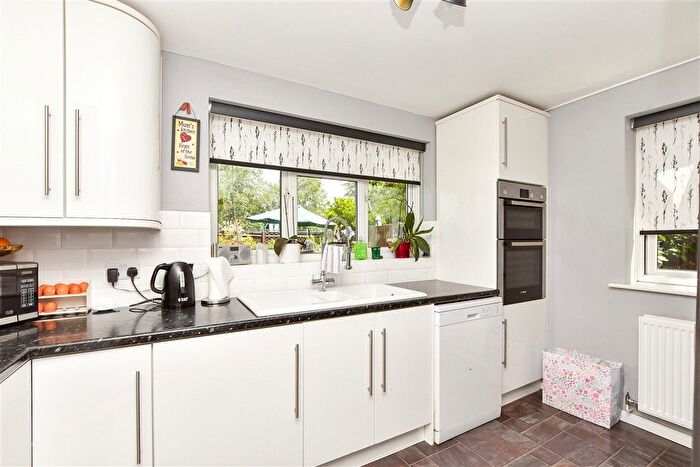 4 Bedroom Detached House For Sale In Grasslands, Smallfield, Surrey, RH6