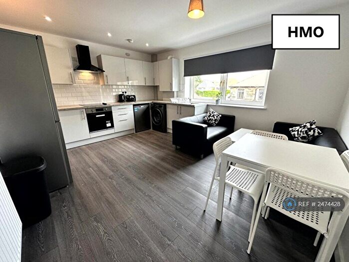 4 Bedroom Flat To Rent In Hmo Licensed Wedderlea Drive, Glasgow, G52