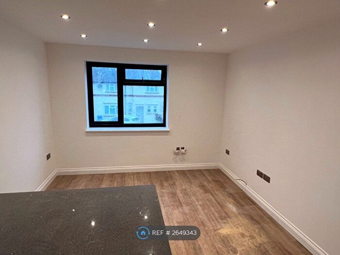 1 Bedroom Flat To Rent In Cordwallis Road, Maidenhead, SL6