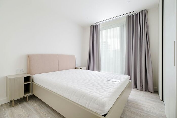 2 Bedroom Flat To Rent In Cherry Park Lane, London, E20