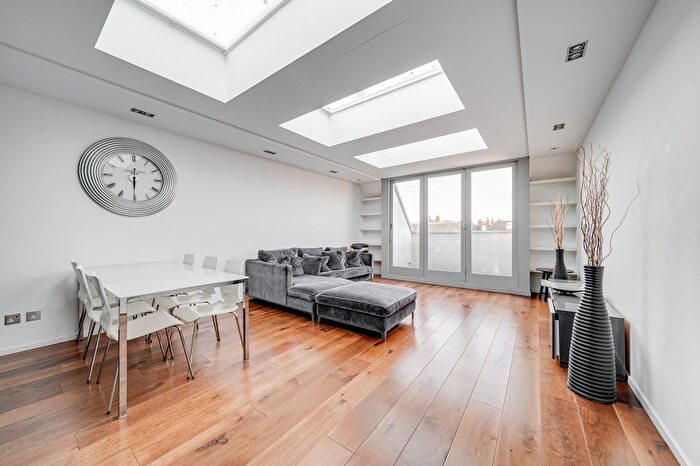 2 Bedroom Flat To Rent In Canfield Gardens, South Hampstead, London, NW6