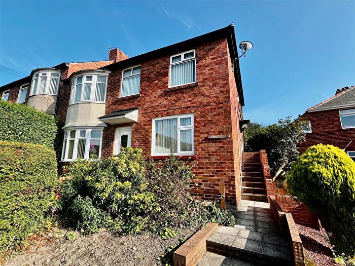 2 Bedroom Flat To Rent In Evistones Road, Low Fell, Gateshead, NE9