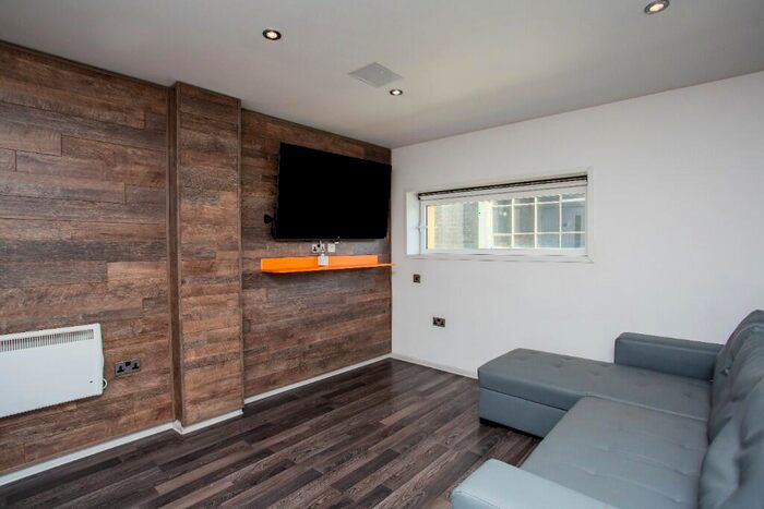 5 Bedroom Apartment To Rent In Union Street, Sunderland, Tyne And Wear, SR1