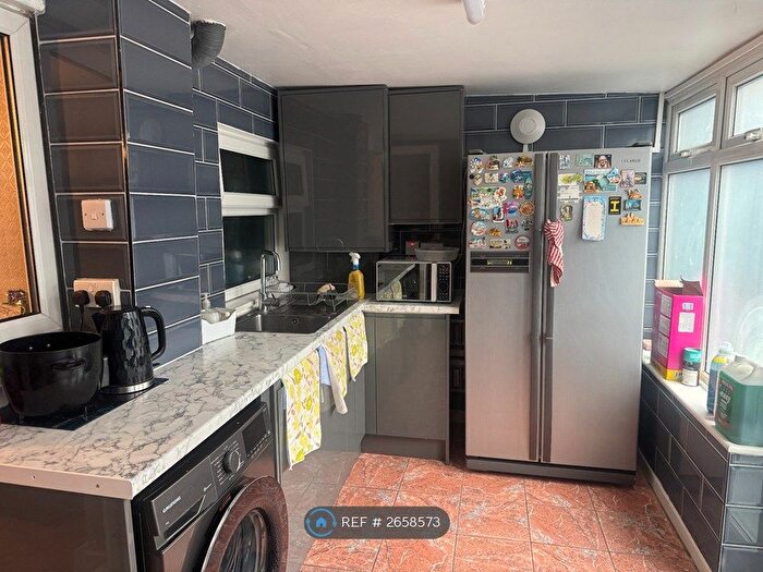 4 Bedroom End Terrace House To Rent In Mitcham Road, Croydon, CR0