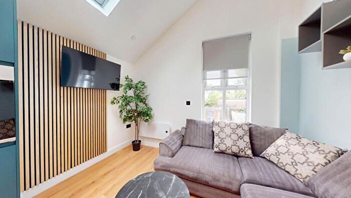 1 Bedroom Flat To Rent In Monthermer Road, Cathays, Cardiff, CF24