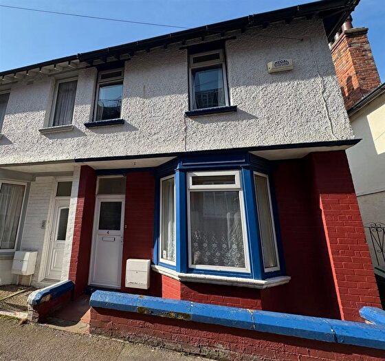 3 Bedroom Semi Detached House For Sale In St. Martins Road, Scarborough, YO11