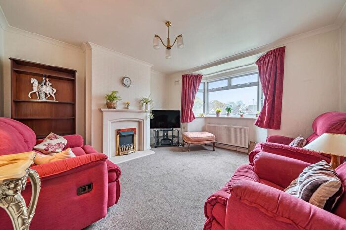 3 Bedroom Semi-Detached House For Sale In The Dale, Waterlooville, PO7