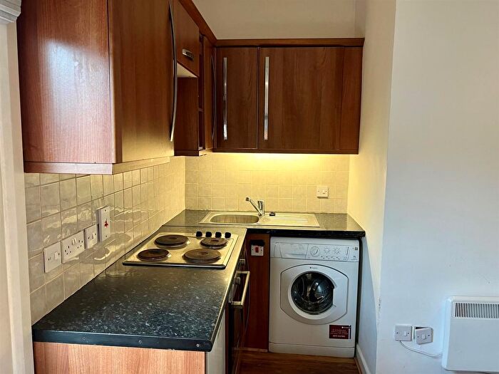 Studio To Rent In High Road Leytonstone, London, E11
