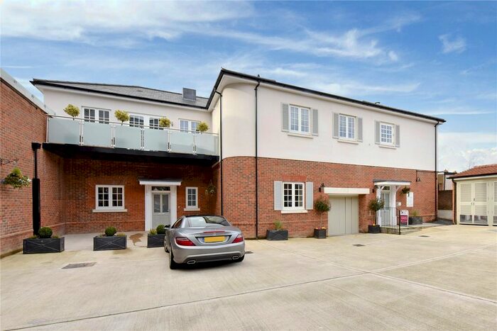 1 Bedroom Flat To Rent In The Courtyard, Dean Street, Marlow, Buckinghamshire, SL7