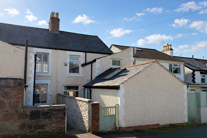 3 Bedroom Semi Detached House For Sale In Poll Hill, Heswall, CH60