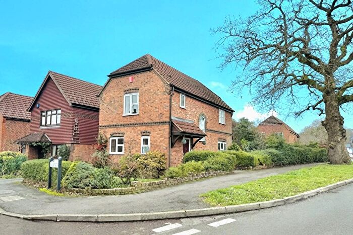 3 Bedroom Detached House For Sale In Lower Moor, Yateley, Hampshire, GU46