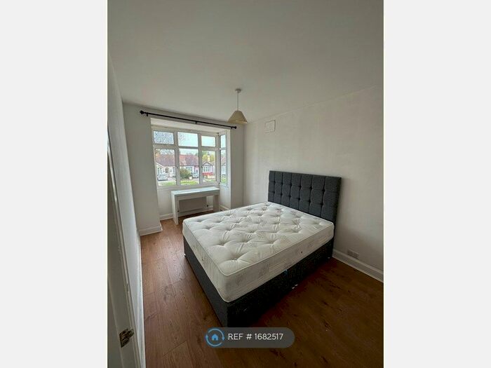 2 Bedroom Maisonette To Rent In Bournemouth Park Road, Southend-On-Sea, SS2