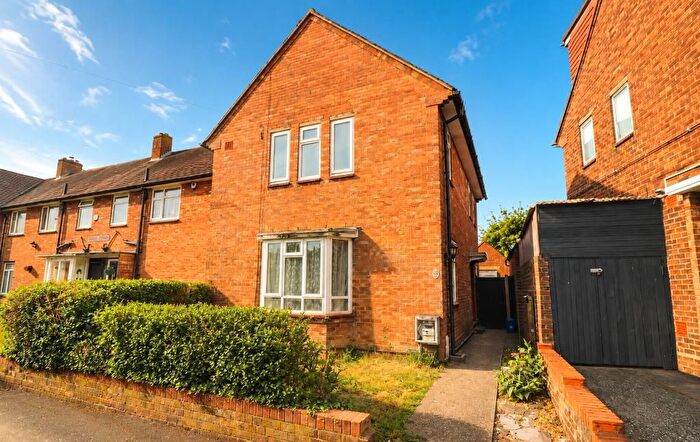 3 Bedroom End Of Terrace House For Sale In Cowridge Crescent, Luton, Bedfordshire, LU2