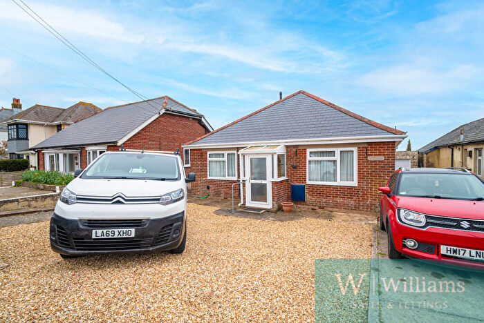 3 Bedroom Bungalow For Sale In Newport Road, Cowes, Isle Of Wight, PO31