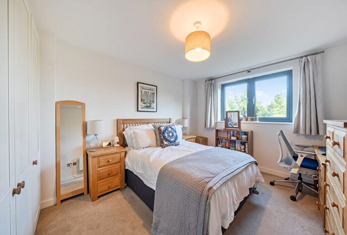 2 Bedroom Flat For Sale In Chapter Way, London, SW19