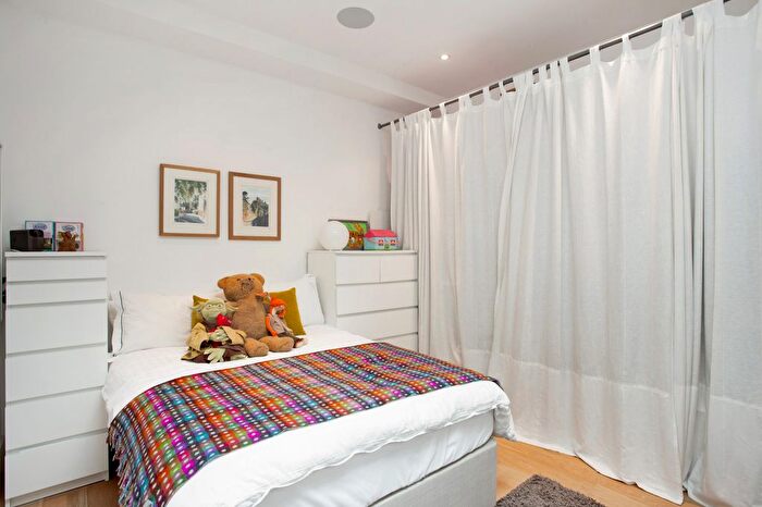 3 Bedroom End Of Terrace House For Sale In Osiers Road, Putney, London, SW18
