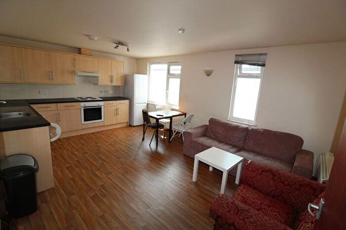 3 Bedroom Flat To Rent In Waterloo Road, BH9