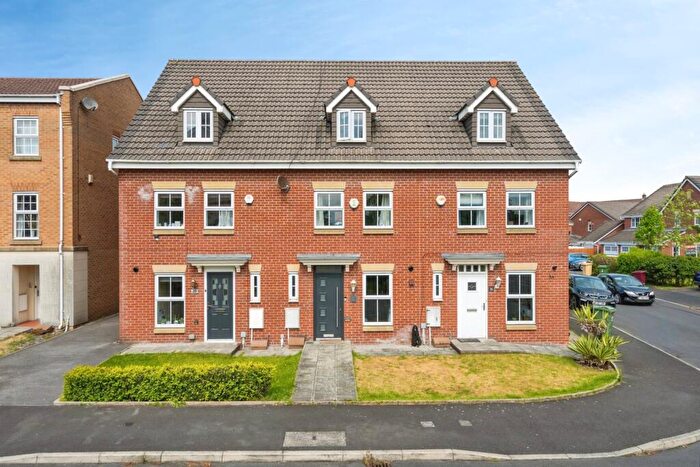 3 Bedroom Town House For Sale In Abbeylea Drive, Westhoughton, Bolton, Greater Manchester, BL5
