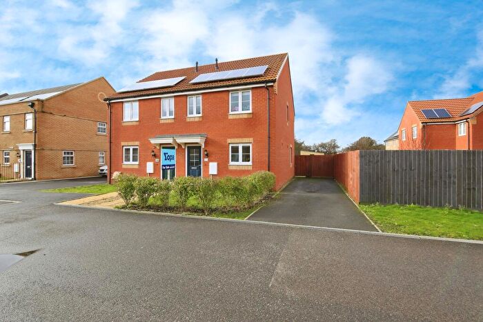 3 Bedroom Semi Detached House For Sale In Cornflower Close, Peterborough, PE7