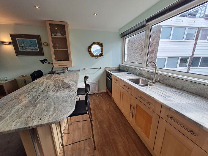 3 Bedroom Town House To Rent In Market Hill, Cowes, PO31