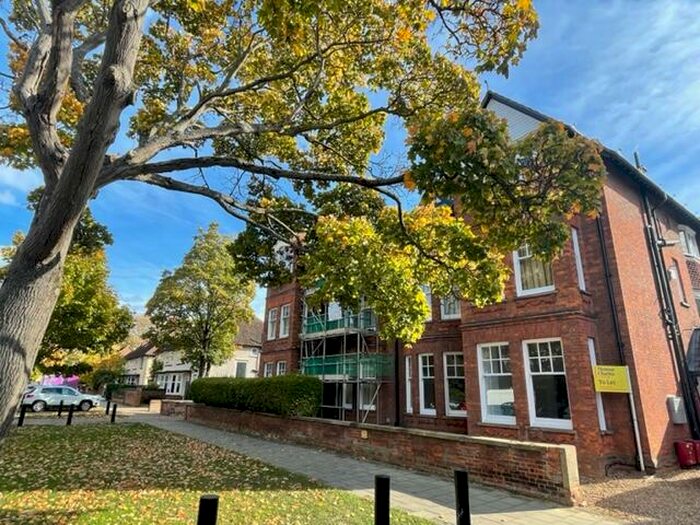 1 Bedroom Flat To Rent In Park Avenue, MK40