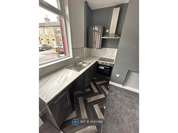 1 Bedroom Terraced House To Rent In Batley Street, Moldgreen, Huddersfield, HD5