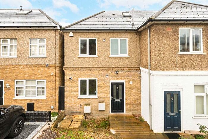 3 Bedroom Flat To Rent In Beclands Road, Tooting, SW17