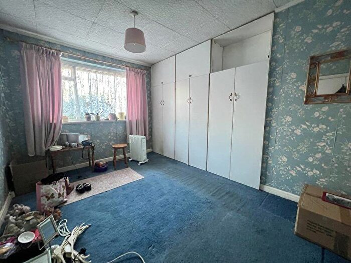 3 Bedroom End Of Terrace House For Sale In Kingstanding Road, Kingstanding, Birmingham, B44