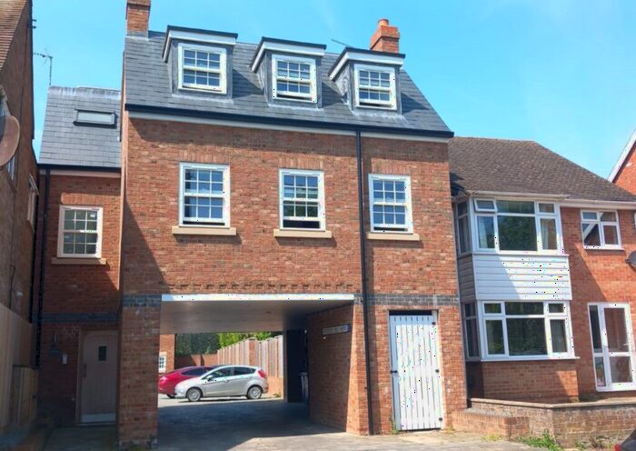 2 Bedroom Flat To Rent In High Street, Brackley, Northants, NN13