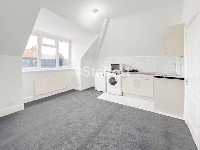 1 Bedroom Flat To Rent In West Green Road, London, N15