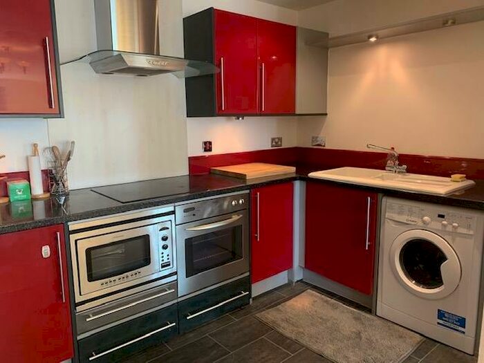 2 Bedroom Apartment To Rent In Churchill Way, Cardiff, CF10