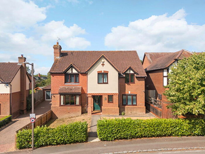 5 Bedroom Detached House For Sale In Redland Drive, Loughton, MK5