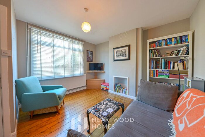 2 Bedroom Semi-detached House For Sale In Springfield Road, St. Albans, AL1