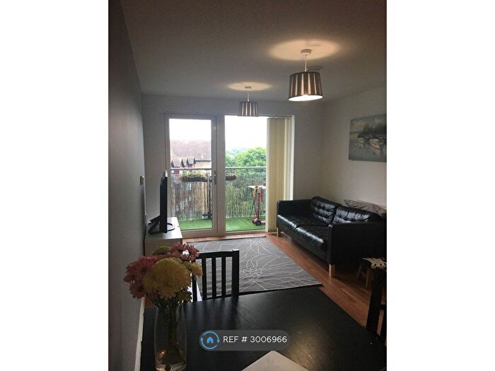 2 Bedroom Flat To Rent In Homesdale Road, Bromley, BR2