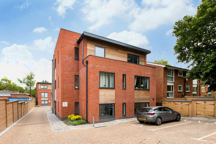 1 Bedroom Apartment To Rent In Brunswick Park Road, London, N11