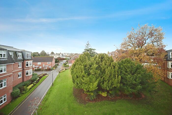 2 Bedroom Flat For Sale In Kinglake Drive, Taunton, TA1