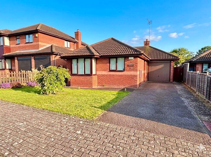 3 Bedroom Bungalow For Sale In Brill Place, Milton Keynes, MK13