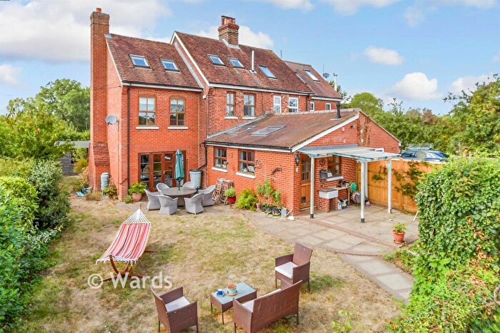 4 Bedroom Semi-Detached House For Sale In Lees Road, Yalding, Kent, ME18
