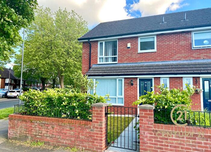 3 Bedroom Semi-Detached House To Rent In Kings Drive, Woolton, L25