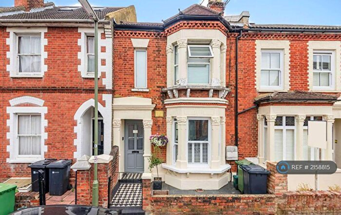 2 Bedroom Flat To Rent In Artillery Terrace, Guildford, GU1