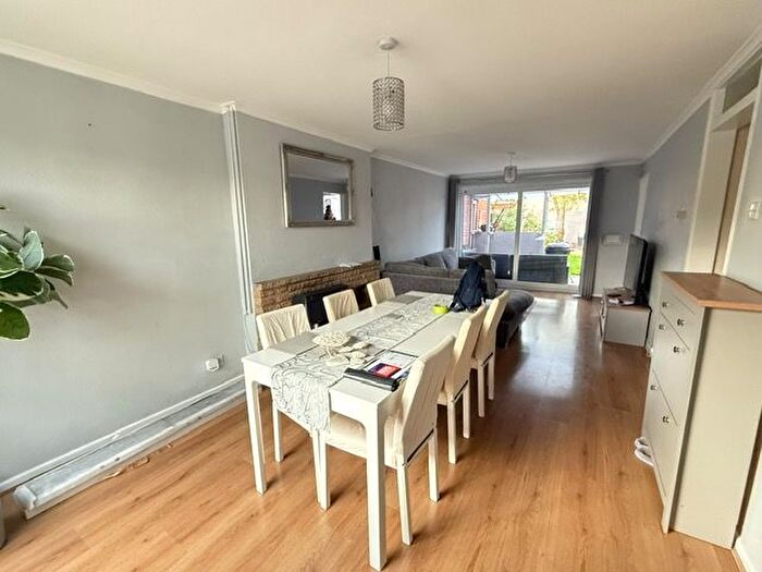 4 Bedroom Terraced House To Rent In Regent Close, TW4