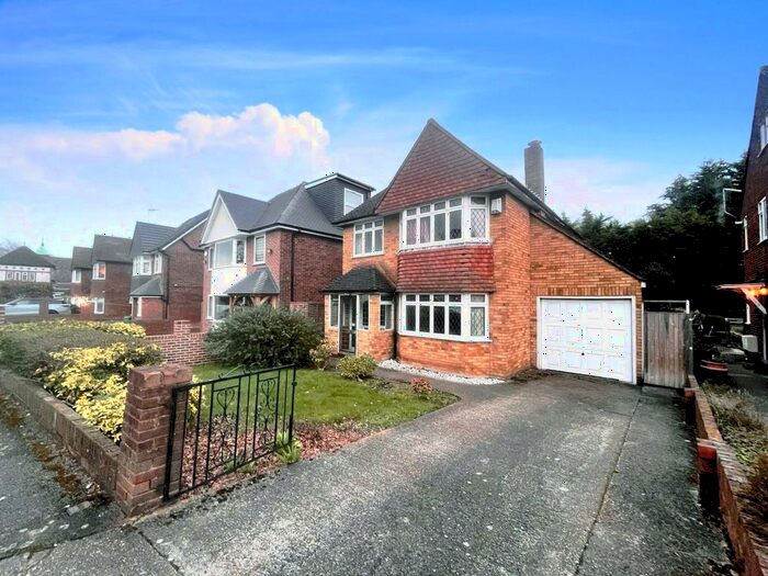 3 Bedroom Detached House To Rent In Long Lane, Hillingdon, Greater London, UB10