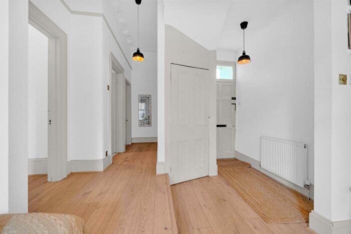 2 Bedroom Flat For Sale In College Road, Bromley, BR1