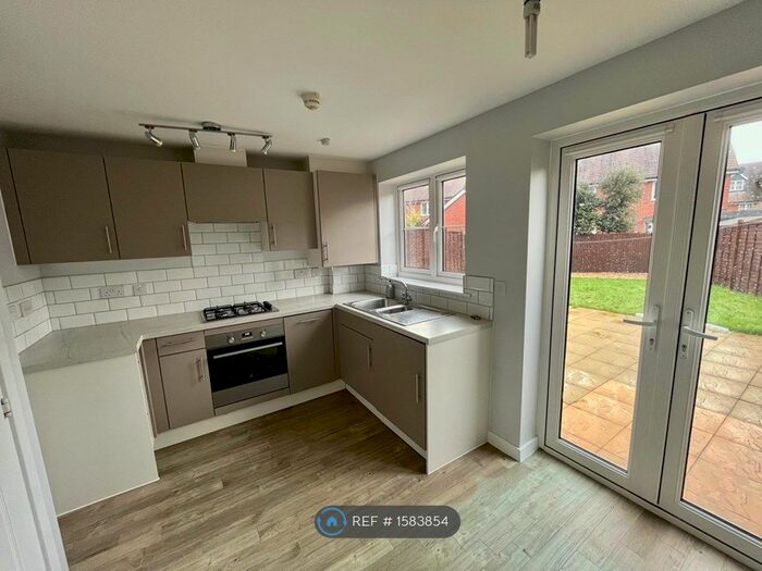 3 Bedroom Semi-Detached House To Rent In Daffodil Road, Worthing, BN13