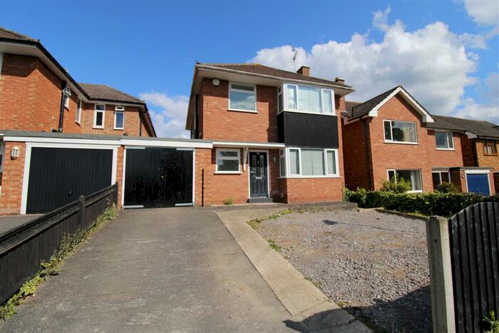 3 Bedroom Detached House To Rent In Stroud Road, Tuffley, GL4