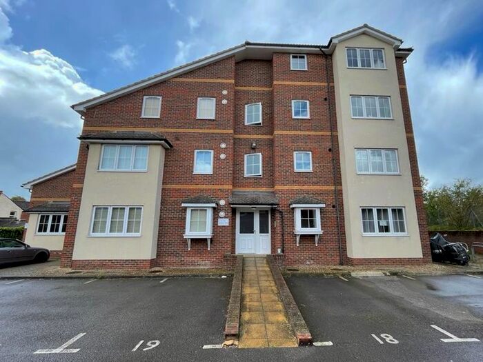 1 Bedroom Flat To Rent In Spencer Close, Aldershot, GU12